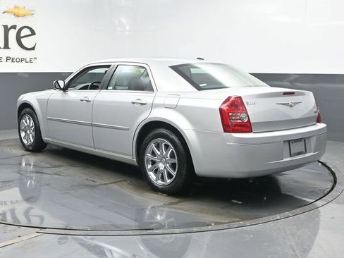 Used 2009 Chrysler 300 Touring image 34
