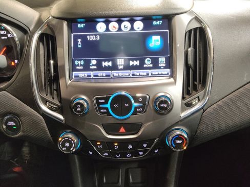Used 2018 Chevrolet Cruze LT w/ Sun And Sound Package image 25