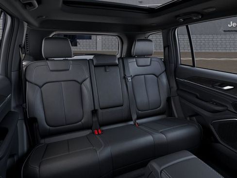 New 2026 Jeep Grand Cherokee Limited AWD/4WD image 15