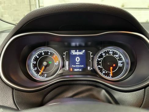 Used 2019 Jeep Cherokee Latitude Plus w/ Cold Weather Group AWD/4WD image 20