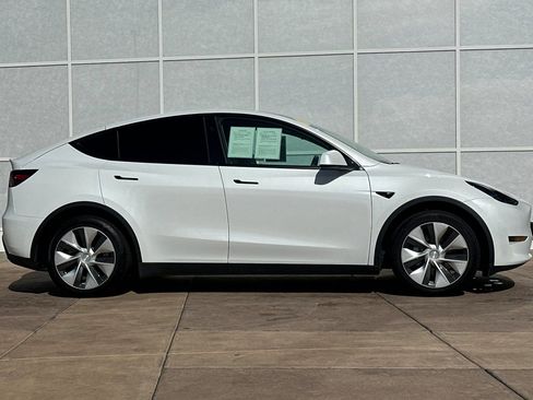 Used 2023 Tesla Model Y Long Range image 3