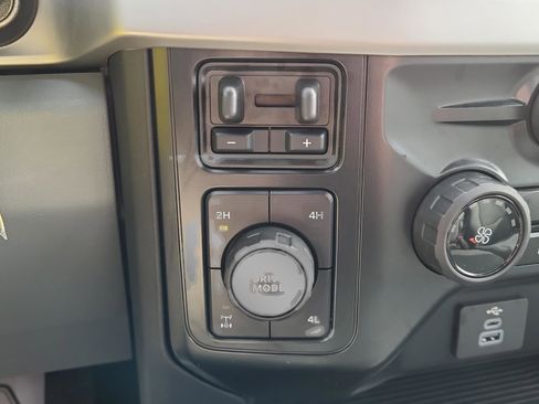 Used 2025 Ford F350 XLT w/ 360-Degree Camera Package image 21