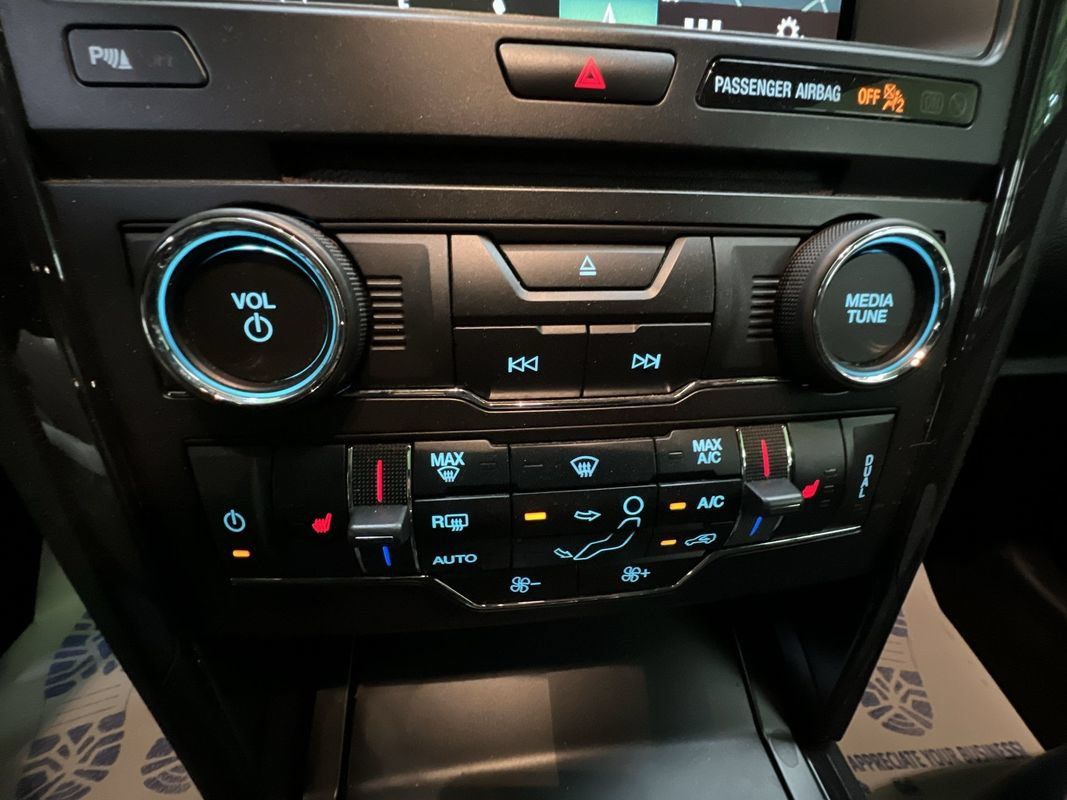 Used 2018 Ford Explorer XLT w/ Equipment Group 202A AWD/4WD image 23