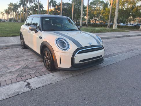 Used 2023 MINI Cooper 4-Door Hardtop FWD image 1