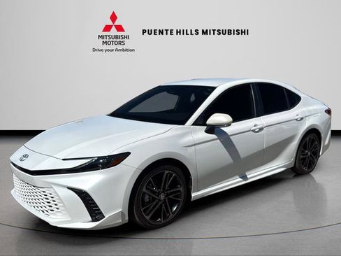 Used 2025 Toyota Camry XSE FWD image 1