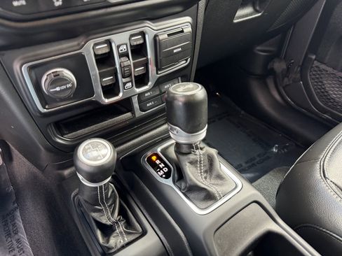 Used 2021 Jeep Wrangler Unlimited Sahara w/ Uconnect 4C Nav & Sound Group AWD/4WD image 27