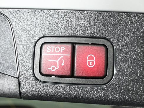 New 2026 Mercedes-Benz GLB 250 image 31