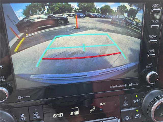 Used 2022 Toyota Highlander XSE FWD image 13