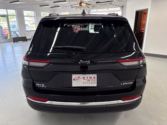 Used 2023 Jeep Grand Cherokee Limited w/ Trailer Tow Prep Group (B) AWD/4WD image 7