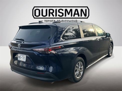 Certified 2024 Toyota Sienna XLE image 4
