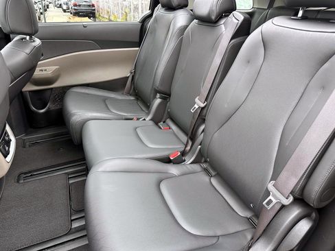 Used 2025 Kia Carnival SX FWD image 16