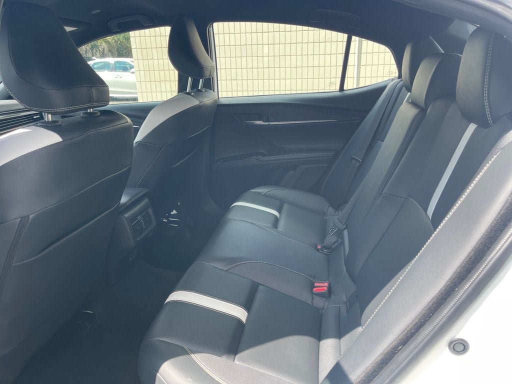 Used 2025 Toyota Camry SE FWD image 11