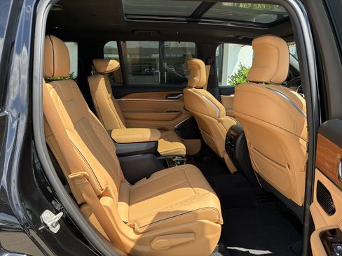 Used 2024 Jeep Grand Cherokee L Summit AWD/4WD image 33