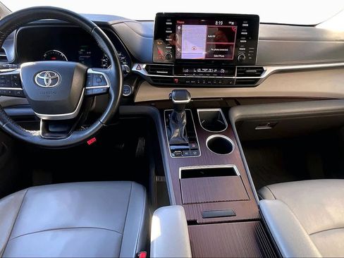 Used 2021 Toyota Sienna XLE image 15