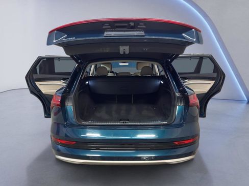 Used 2019 Audi e-tron Prestige w/ Prestige Package image 12