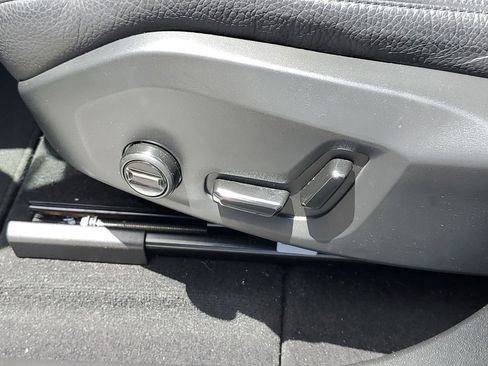 Certified 2023 Volvo XC60 B5 Plus image 17