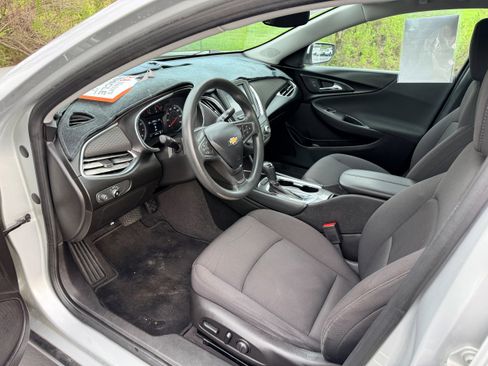 Used 2018 Chevrolet Malibu LT image 13