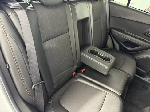Used 2017 Chevrolet Trax LT w/ LT Convenience Package FWD image 34