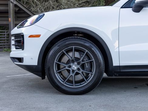 Certified 2025 Porsche Cayenne Coupe image 13