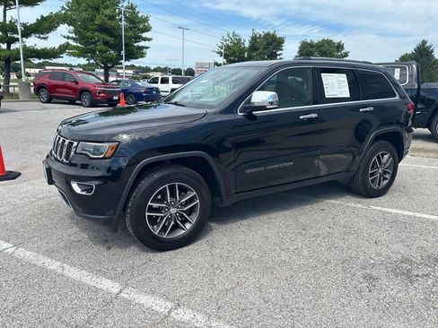 Used 2018 Jeep Grand Cherokee Limited w/ Luxury Group II AWD/4WD image 14