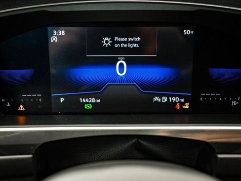 Used 2023 Volkswagen Tiguan SE w/ Panoramic Sunroof Package image 29