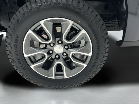 Used 2024 Chevrolet Silverado 1500 LT AWD/4WD image 11