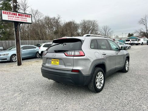 Used 2019 Jeep Cherokee Latitude w/ Popular Appearance Group image 2