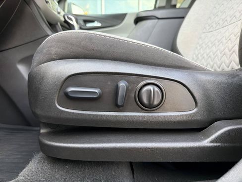 Used 2023 Chevrolet Equinox LT AWD/4WD image 16