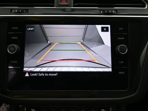 Used 2021 Volkswagen Tiguan SE image 17