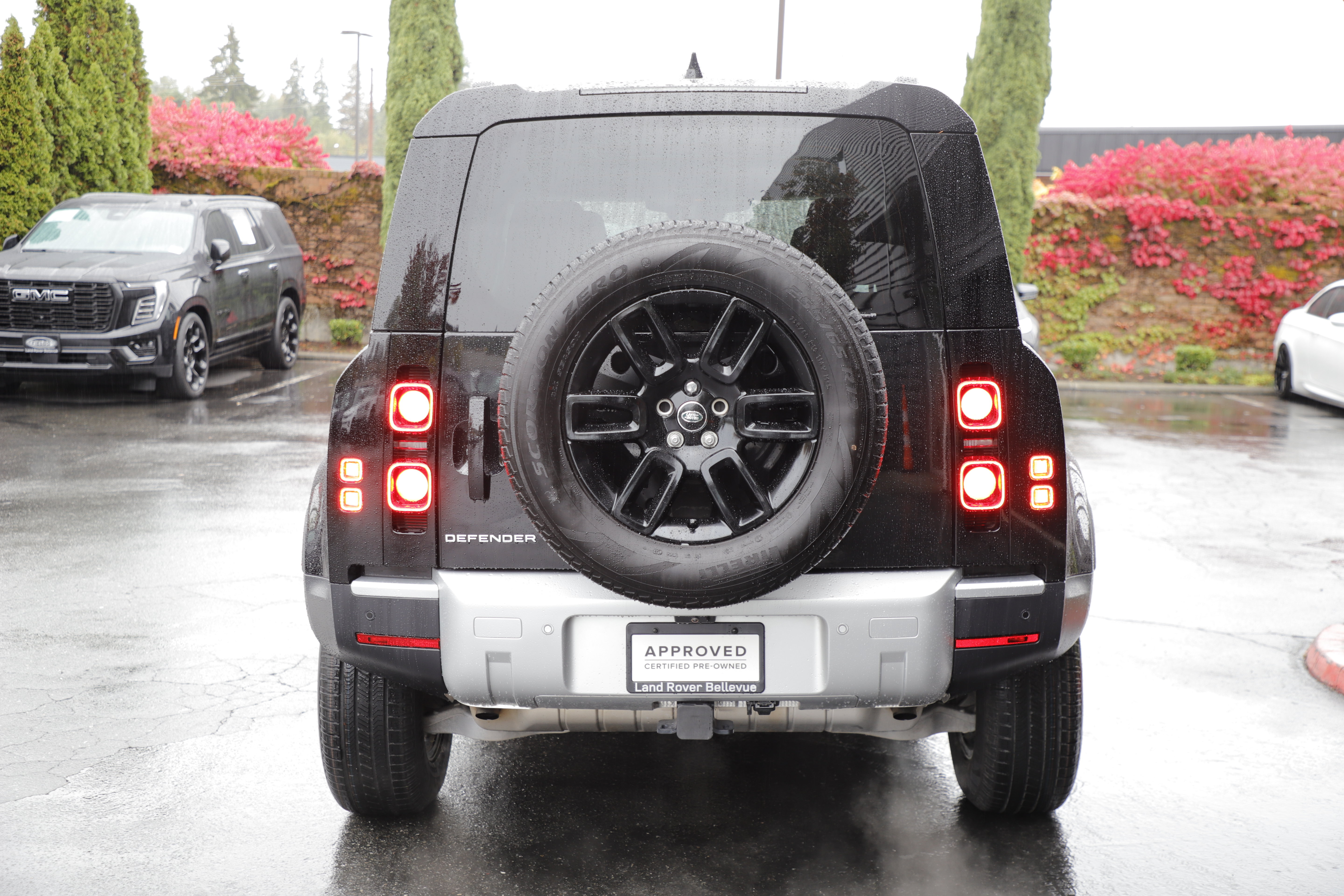 Used 2025 Land Rover Defender 110 S AWD/4WD image 7