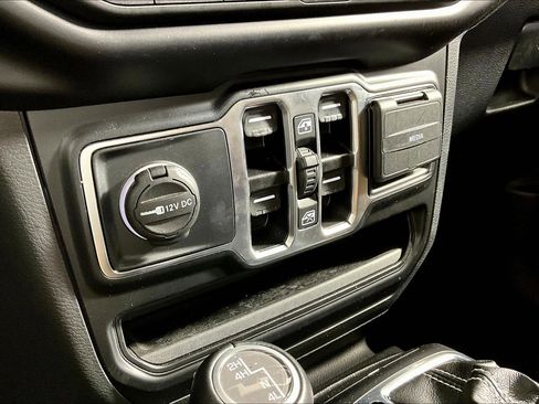 Used 2022 Jeep Wrangler Unlimited Sahara w/ Cold Weather Group image 14