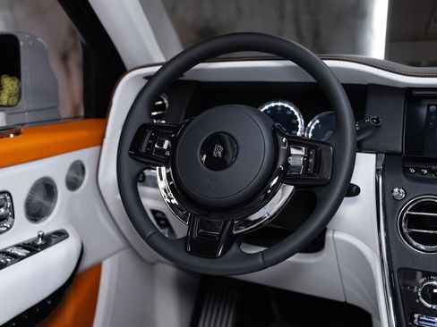 Used 2023 Rolls-Royce Cullinan w/ Cullinan Package image 39