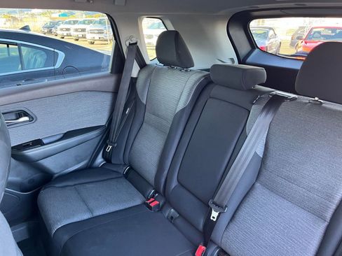 Used 2023 Nissan Rogue SV image 39