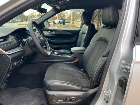 New 2025 Jeep Grand Cherokee L Altitude image 4