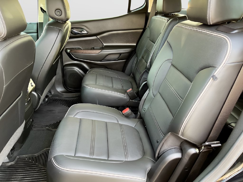 Used 2023 GMC Acadia Denali w/ Denali Technology Package FWD image 26