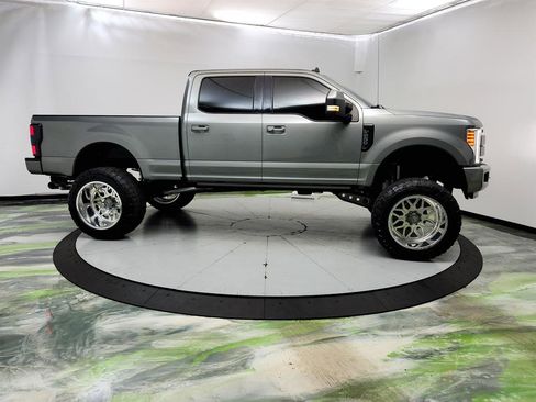 Used 2019 Ford F250 Platinum w/ Platinum Ultimate Package AWD/4WD image 4
