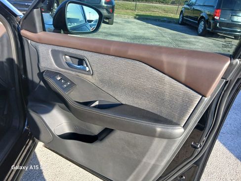 Used 2021 Nissan Rogue SV image 17