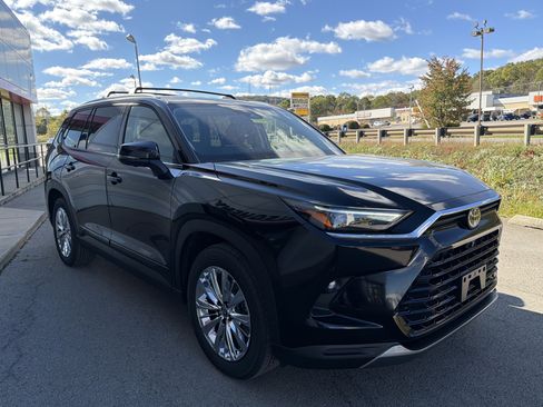 New 2026 Toyota Grand Highlander Platinum AWD/4WD image 2
