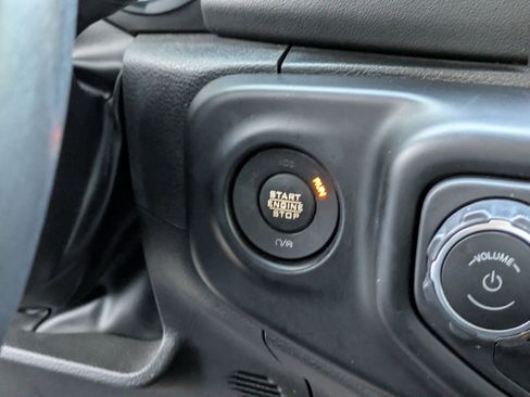 Used 2022 Jeep Wrangler Unlimited Sahara w/ Cold Weather Group image 19