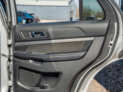 Used 2018 Ford Explorer XLT w/ Equipment Group 202A image 39