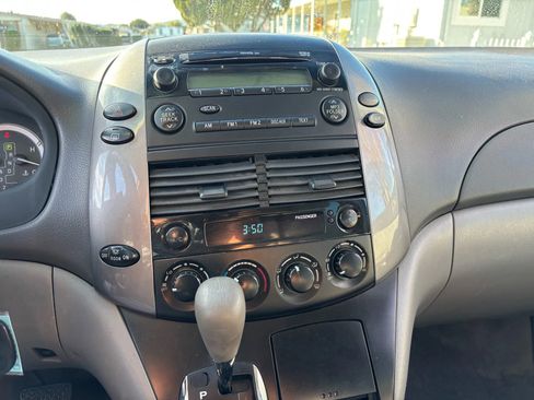 Used 2009 Toyota Sienna CE image 8