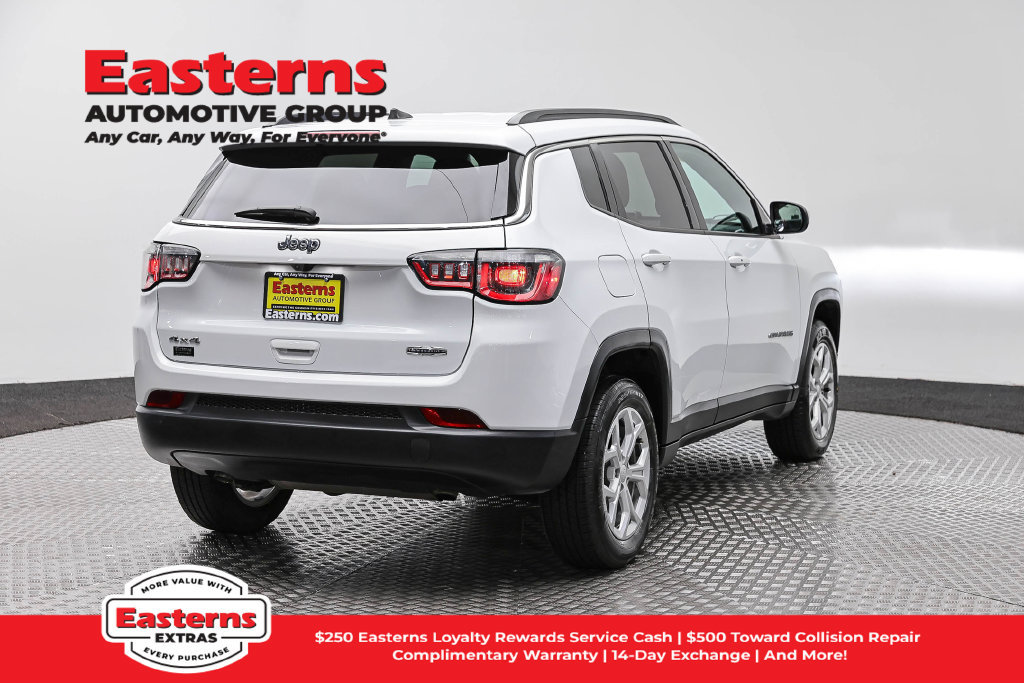 Used 2024 Jeep Compass Latitude AWD/4WD image 5