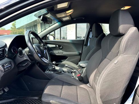 Used 2020 Hyundai Veloster N w/ Performance Package image 2