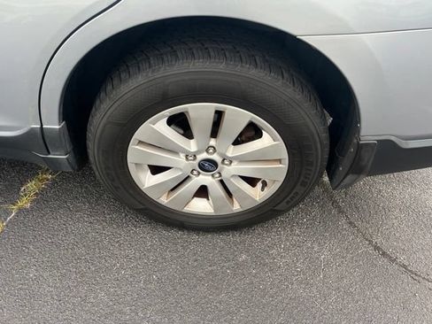 Used 2018 Subaru Outback 2.5i Premium AWD/4WD image 13