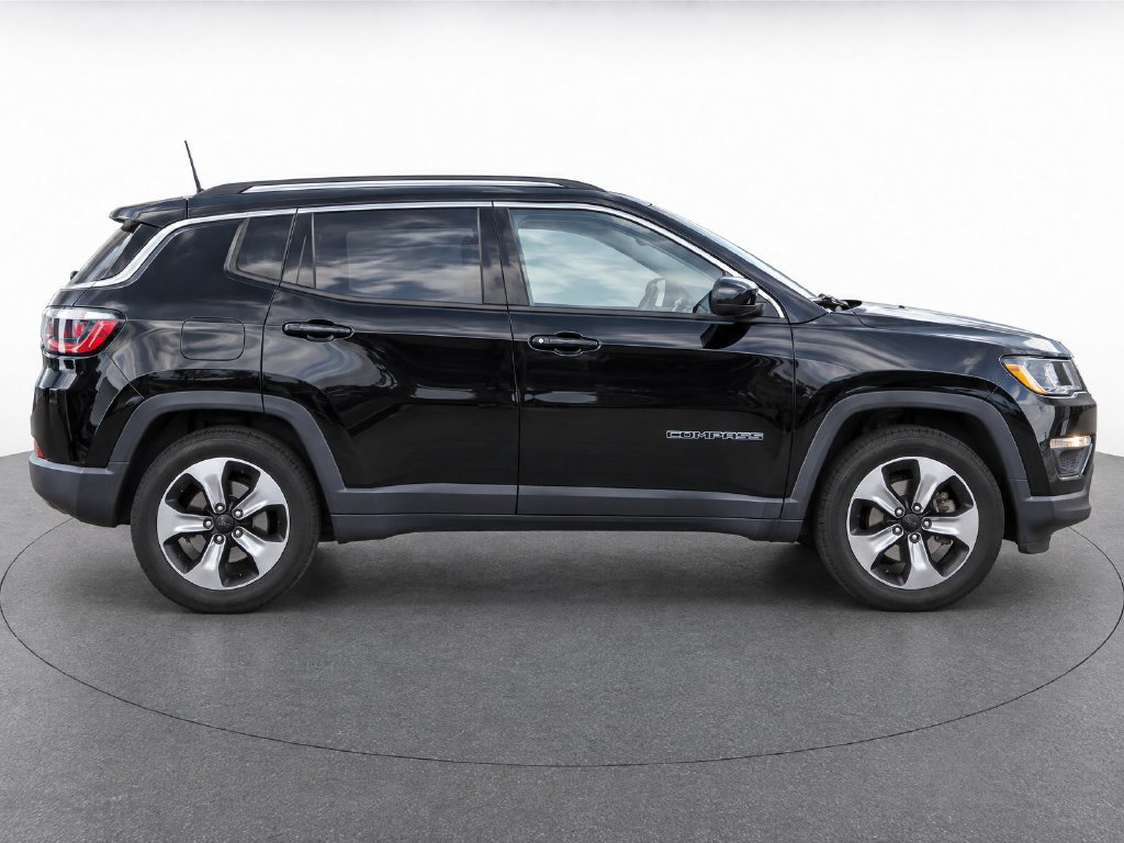 Used 2020 Jeep Compass Latitude w/ Cold Weather Group AWD/4WD image 6