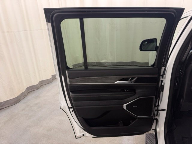 Used 2024 Jeep Wagoneer Series II w/ Flexible Seating Group AWD/4WD image 18