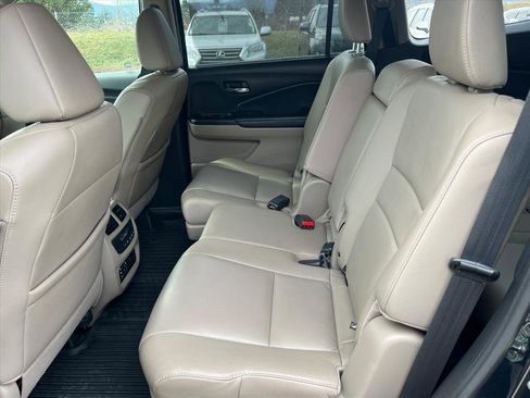 Certified 2018 Honda Pilot Touring image 20