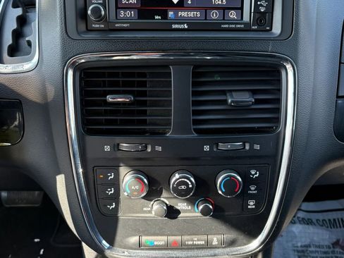 Used 2016 Dodge Grand Caravan SXT image 27