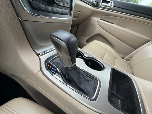 Used 2017 Jeep Grand Cherokee Limited w/ Luxury Group II RWD image 27