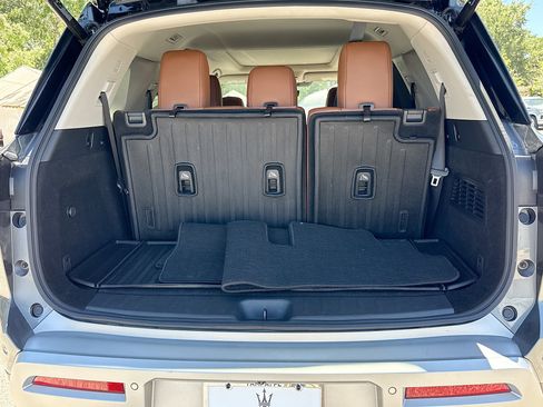 Used 2024 Nissan Pathfinder Platinum FWD image 12